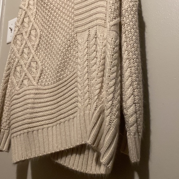Woman’s Chunky Cable-knit Beige Sweater - Picture 4 of 4
